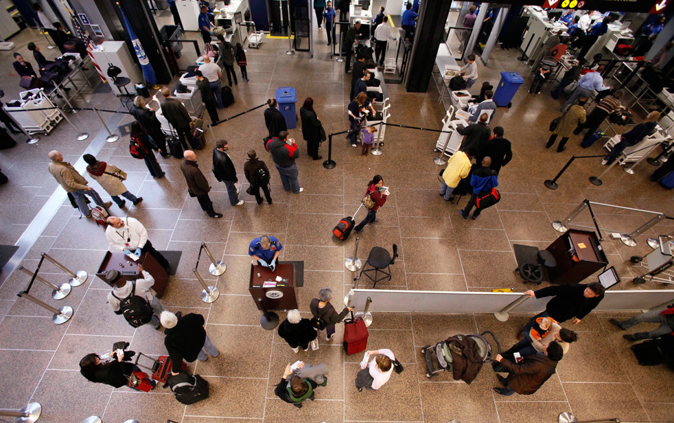 Фотография: Нескромные меры безопасности в американских аэропортах №27 - BigPicture.ru