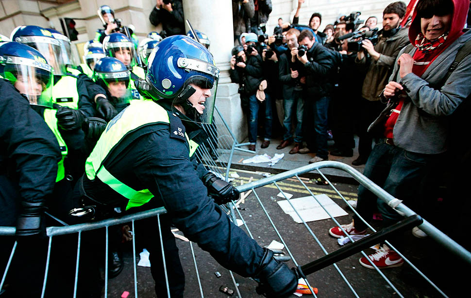Фотография: Студенческие беспорядки в Лондоне продолжаются №10 - BigPicture.ru