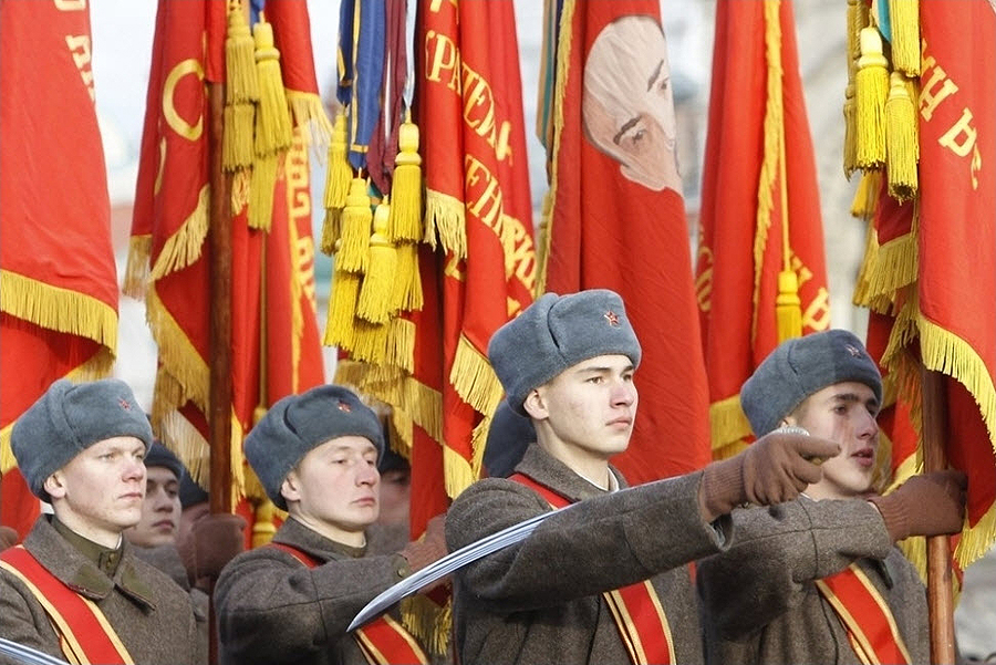 Фотография: Красная площадь приняла парад 1941 года №12 - BigPicture.ru