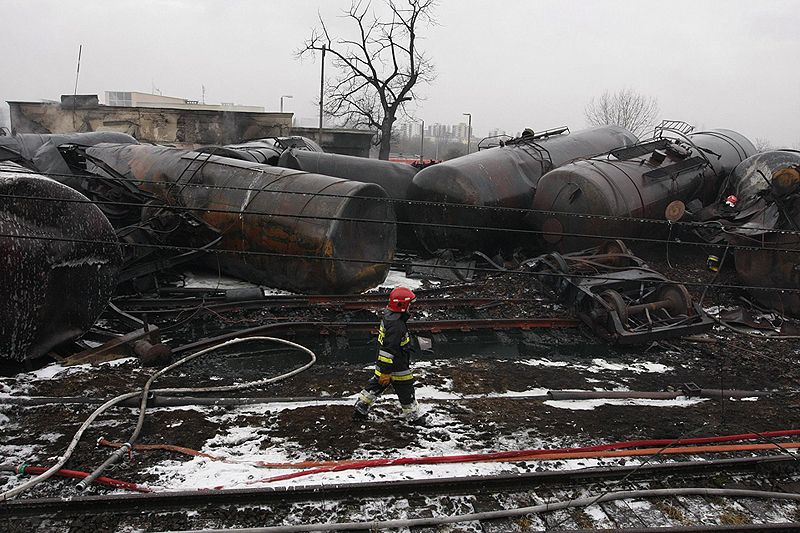 Фотография: Взрыв цистерн с нефтепродуктами в Польше №6 - BigPicture.ru