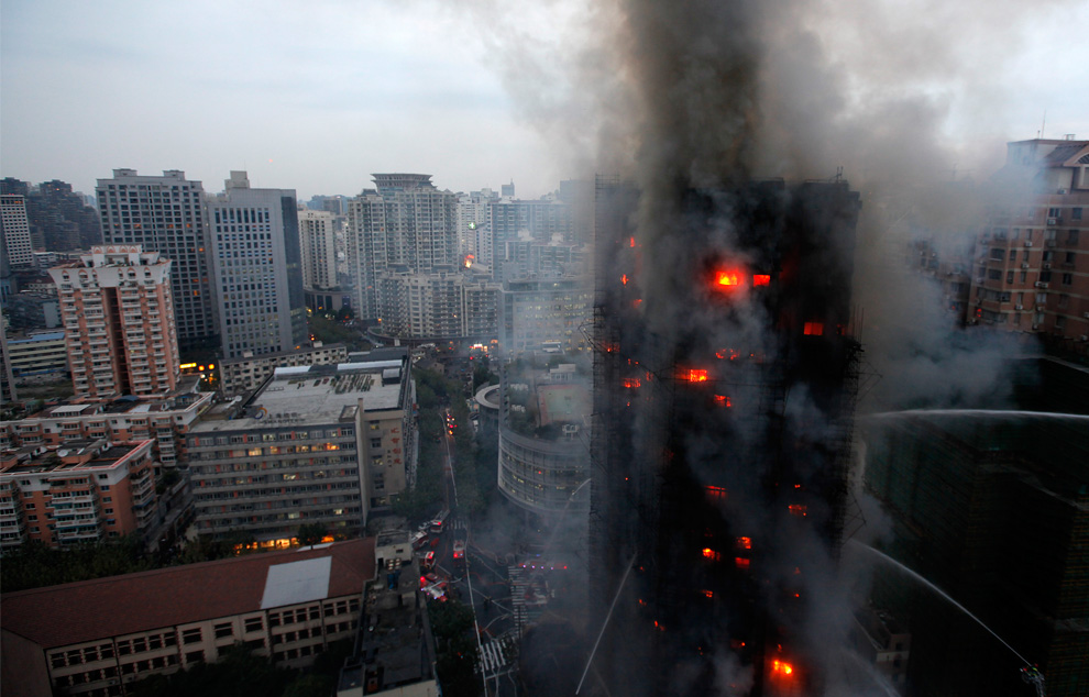 Фотография: Пожар в шанхайском жилом доме №2 - BigPicture.ru