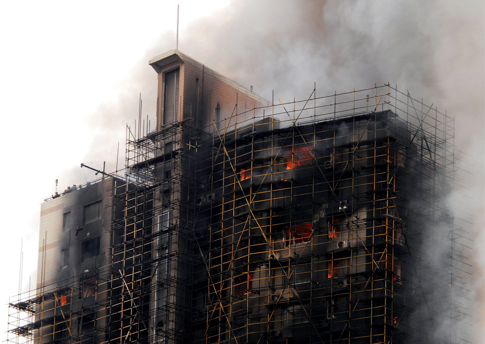 Фотография: Пожар в шанхайском жилом доме №7 - BigPicture.ru