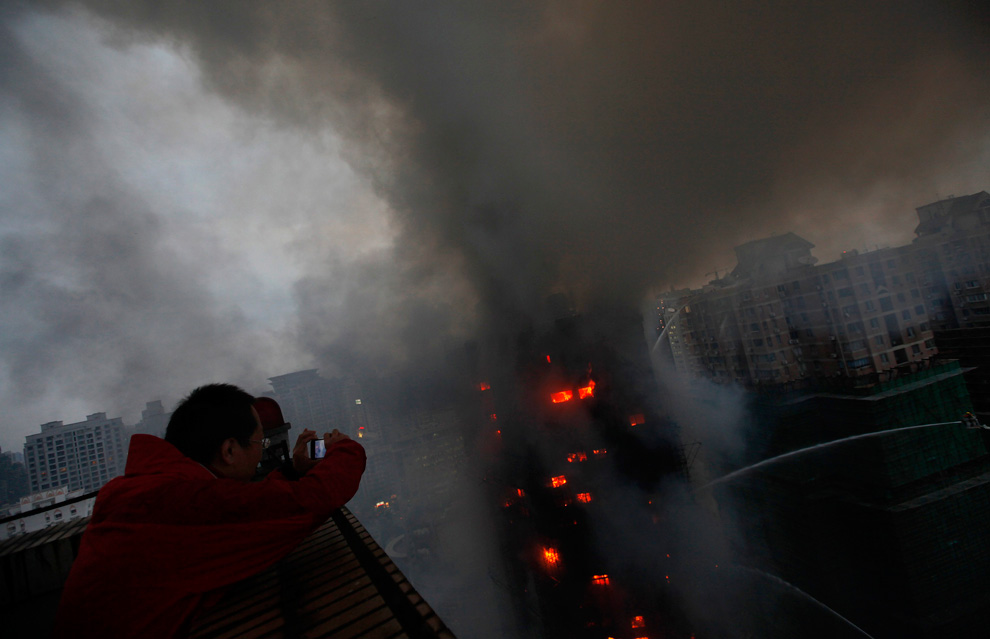 Фотография: Пожар в шанхайском жилом доме №10 - BigPicture.ru