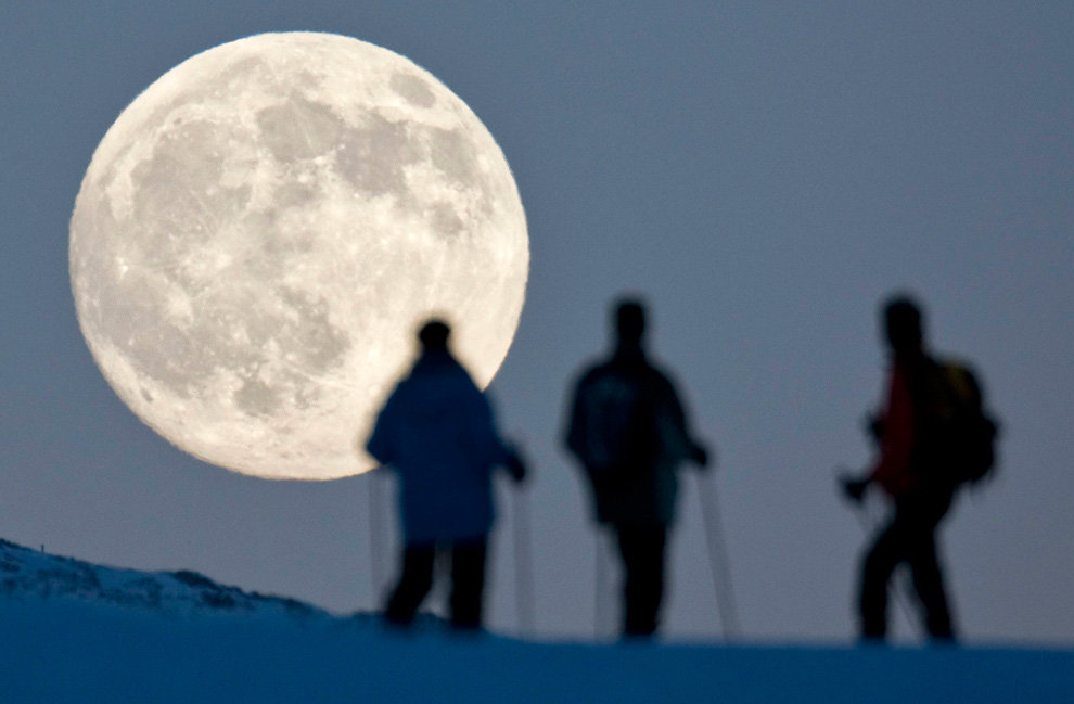 Фотография: Зимнее солнцестояние и лунное затмение №2 - BigPicture.ru