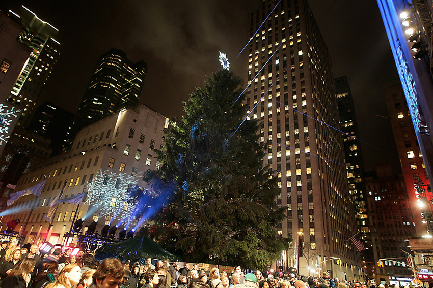Фотография: Церемония зажжения рождественской елки на Рокфеллер-плаза №2 - BigPicture.ru