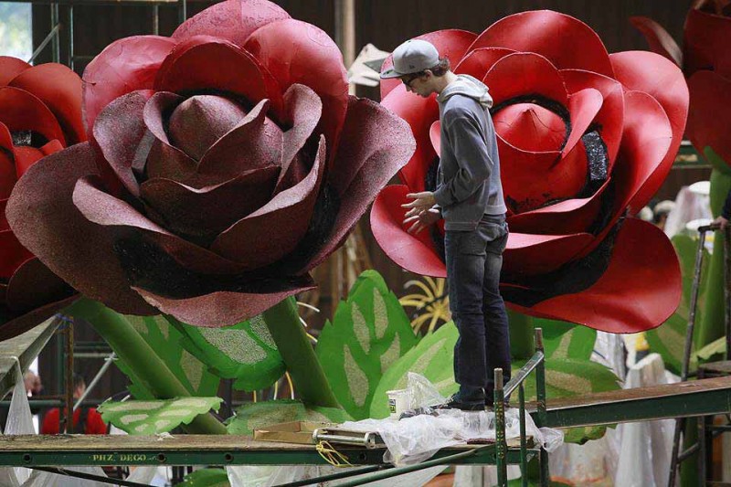 Фотография: Подготовка к Параду Роз в Пасадене №1 - BigPicture.ru