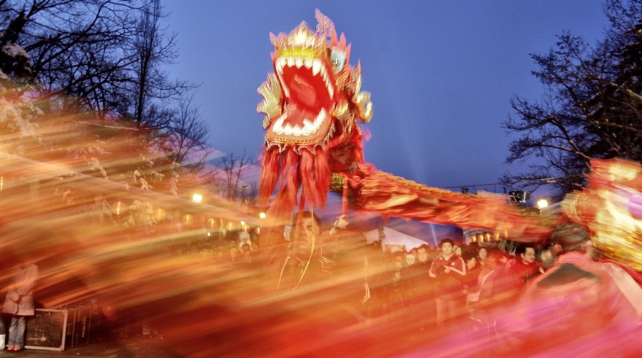 Фотография: Китайцы празднуют новый год в Бухаресте №2 - BigPicture.ru