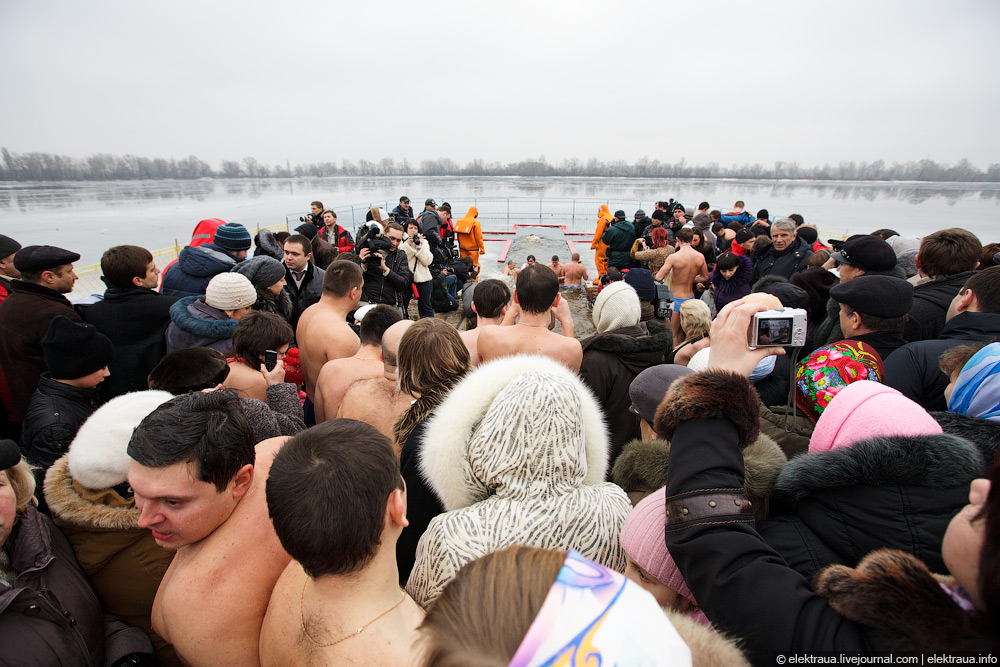 Фотография: Как купались на Крещение в Киеве №5 - BigPicture.ru