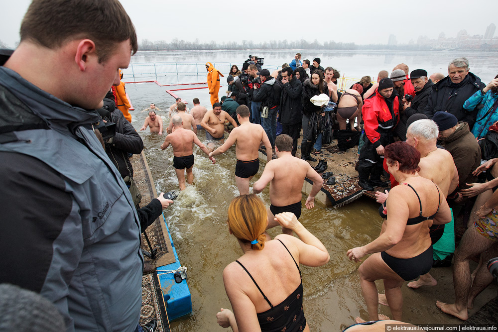 Фотография: Как купались на Крещение в Киеве №8 - BigPicture.ru