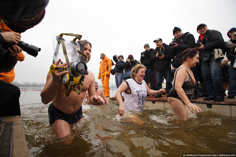 Фотография: Как купались на Крещение в Киеве №13 - BigPicture.ru