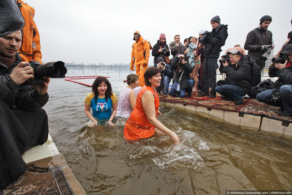 Фотография: Как купались на Крещение в Киеве №14 - BigPicture.ru