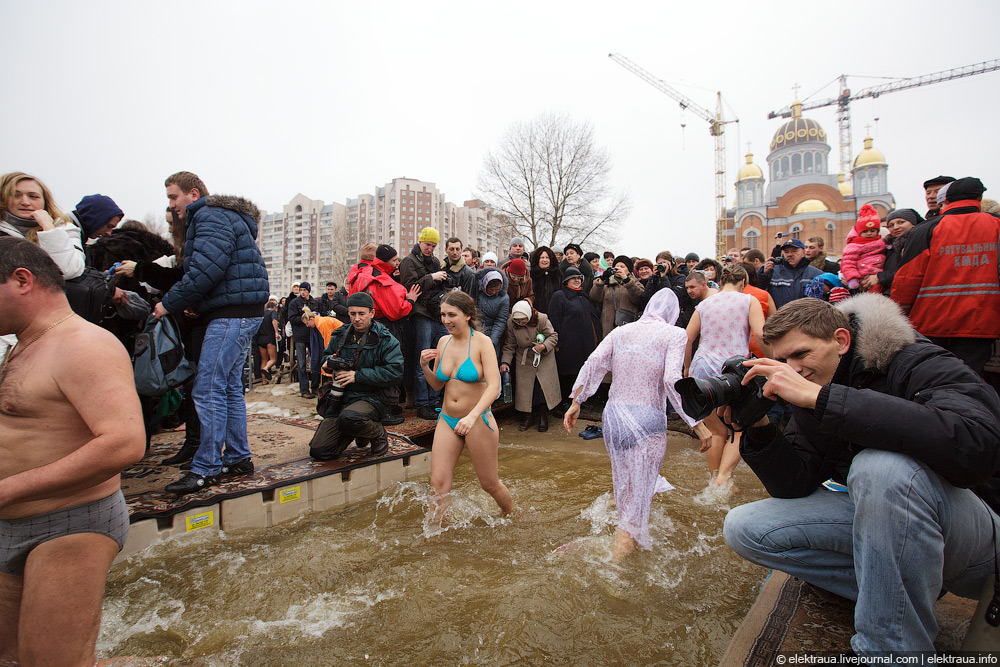 Фотография: Как купались на Крещение в Киеве №15 - BigPicture.ru