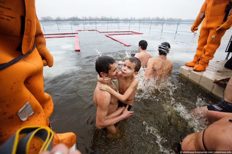 Фотография: Как купались на Крещение в Киеве №1 - BigPicture.ru