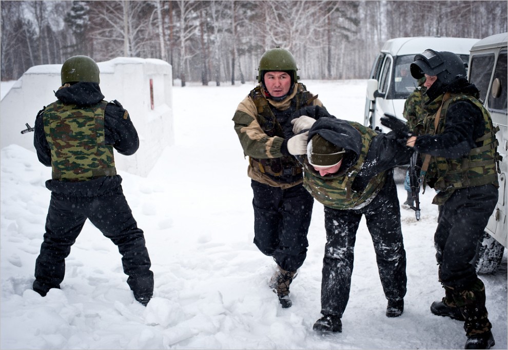 Фотография: Учения милицейского спецназа в Кургане №43 - BigPicture.ru