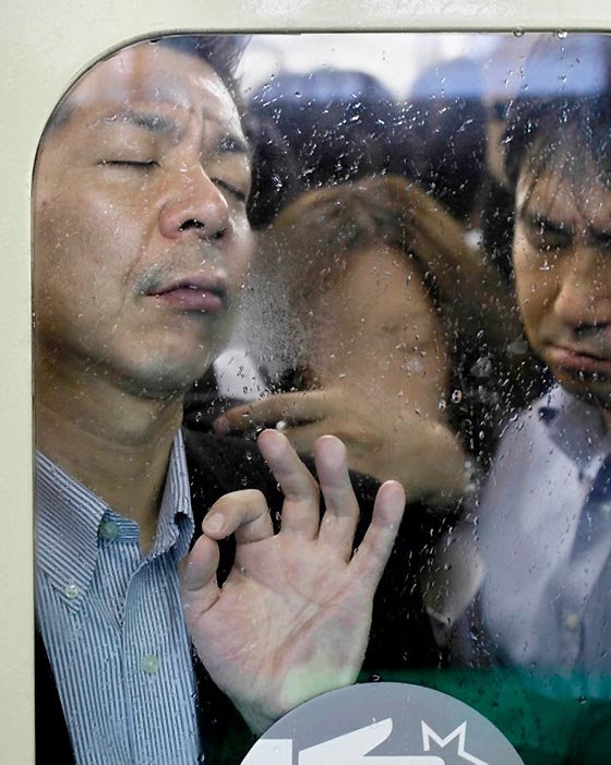 Фотография: Как выглядит обычная давка в токийском метро №2 - BigPicture.ru