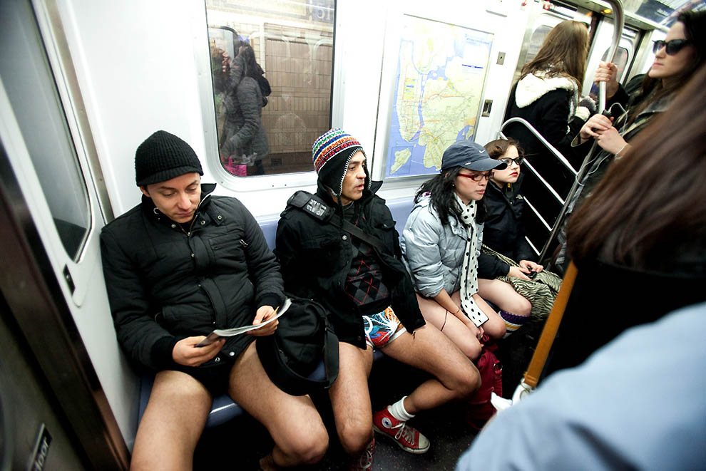 Фотография: В метро без штанов 2011 №2 - BigPicture.ru