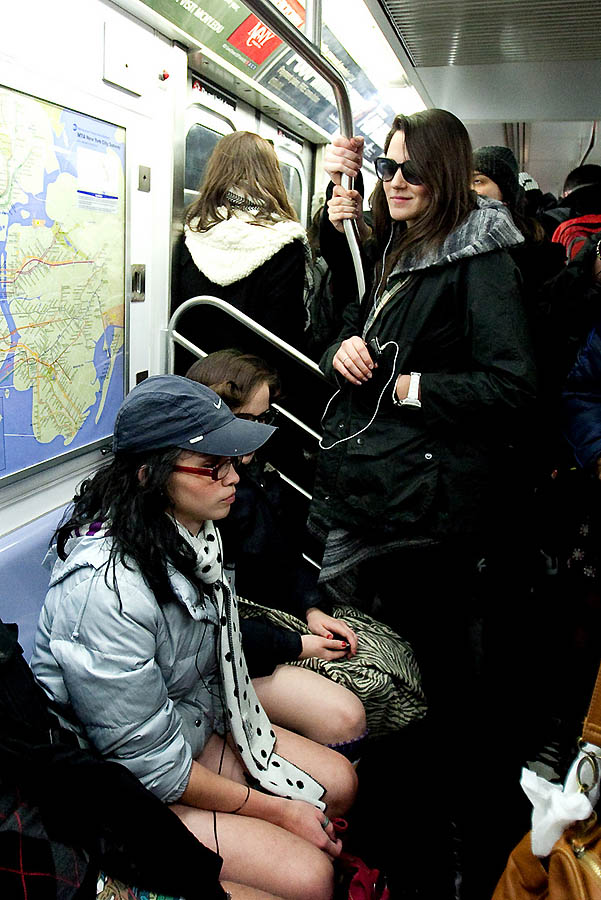 Фотография: В метро без штанов 2011 №3 - BigPicture.ru