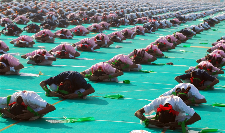 Фотография: Массовая йога в Ахмадабаде №3 - BigPicture.ru