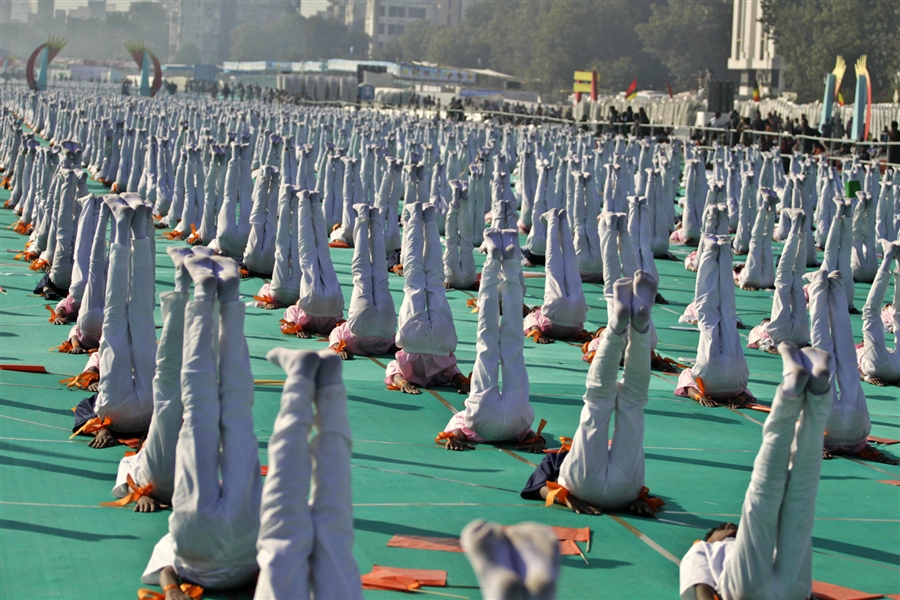 Фотография: Массовая йога в Ахмадабаде №2 - BigPicture.ru