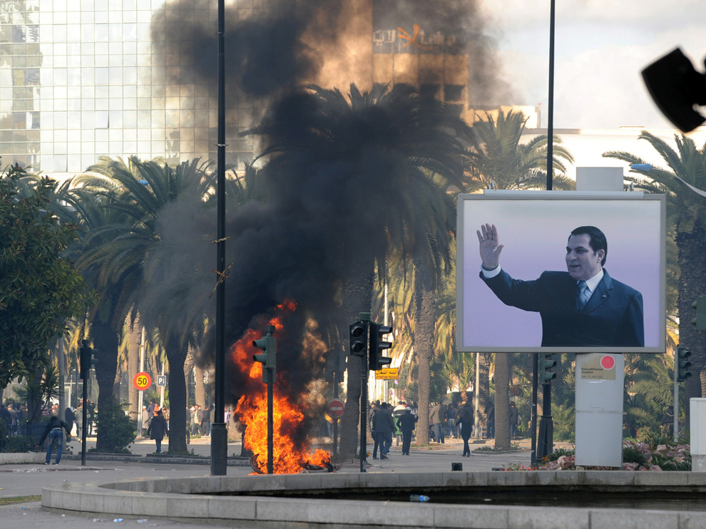 Фотография: Беспорядки в Тунисе №5 - BigPicture.ru