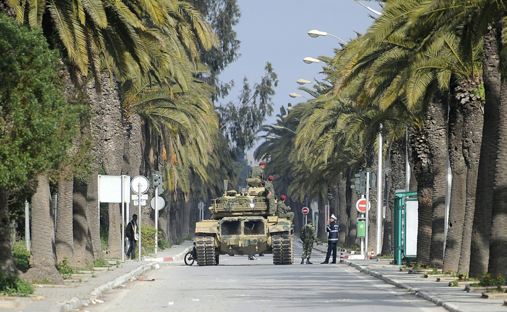 Фотография: Беспорядки в Тунисе №6 - BigPicture.ru