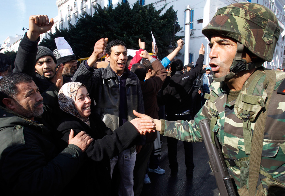 Фотография: Беспорядки в Тунисе №11 - BigPicture.ru