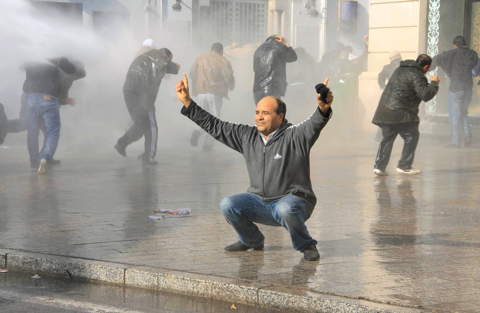Фотография: Беспорядки в Тунисе №12 - BigPicture.ru