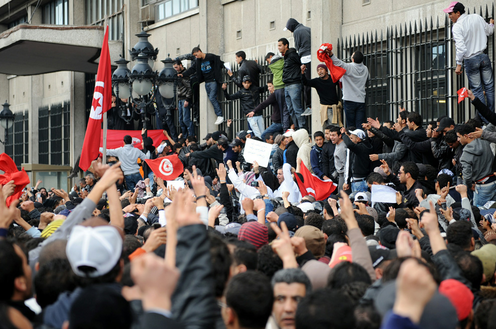 Фотография: Беспорядки в Тунисе №13 - BigPicture.ru