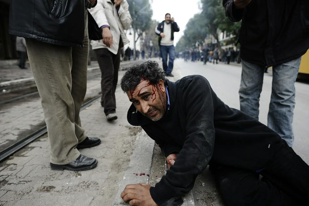 Фотография: Беспорядки в Тунисе №17 - BigPicture.ru