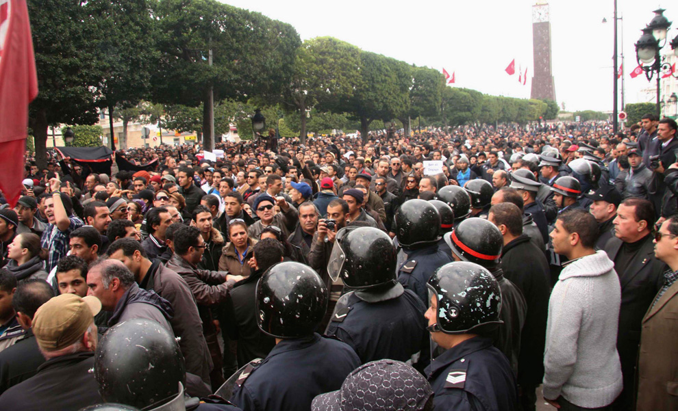 Фотография: Беспорядки в Тунисе №22 - BigPicture.ru