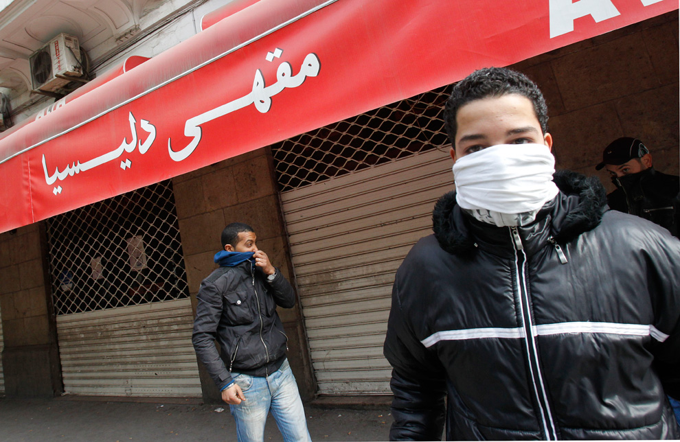 Фотография: Беспорядки в Тунисе №32 - BigPicture.ru