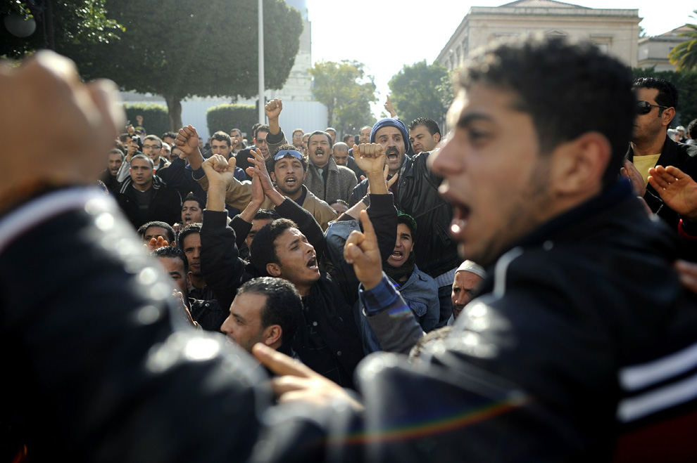 Фотография: Беспорядки в Тунисе №38 - BigPicture.ru