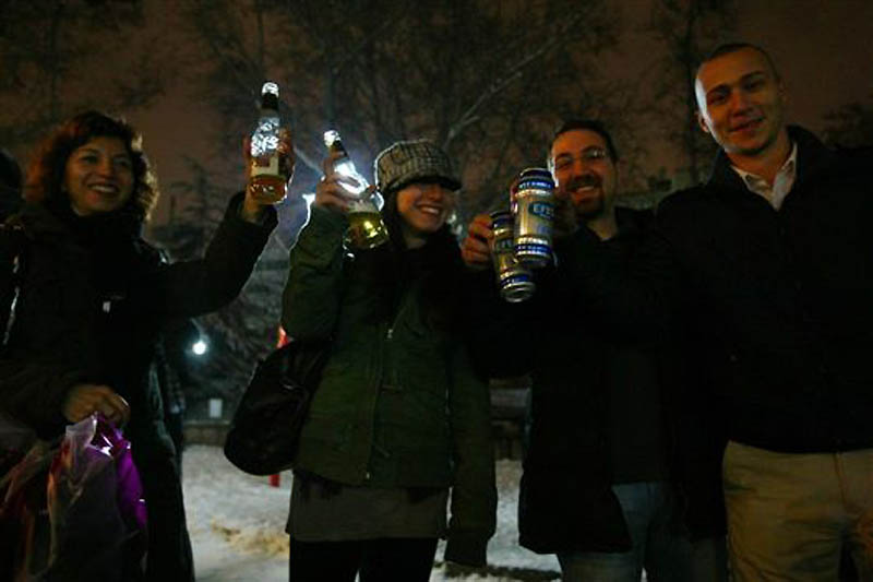 Фотография: Алкогольный флешмоб в турецкой столице №8 - BigPicture.ru