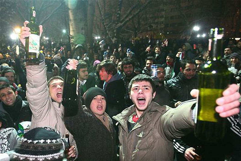 Фотография: Алкогольный флешмоб в турецкой столице №9 - BigPicture.ru