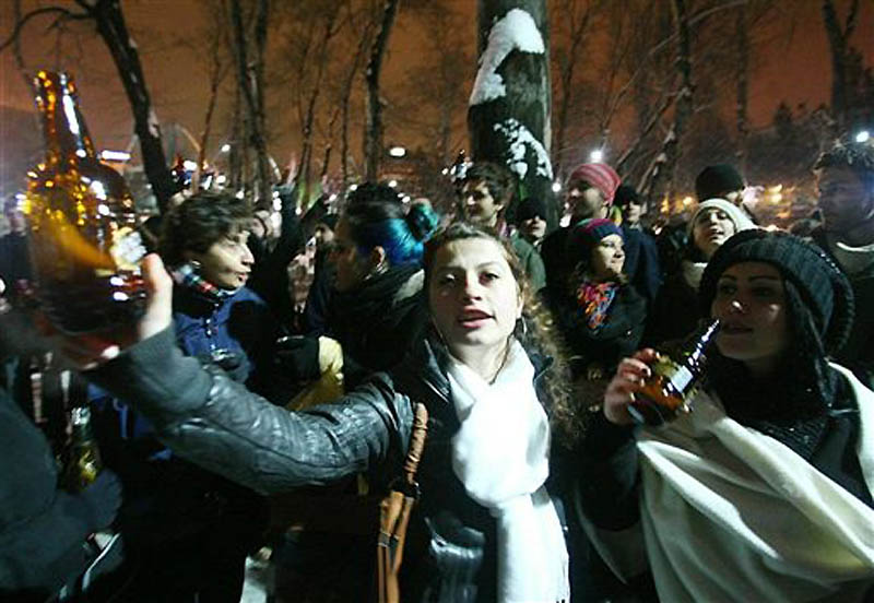 Фотография: Алкогольный флешмоб в турецкой столице №10 - BigPicture.ru