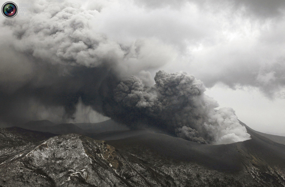 Фотография: Извержение вулкана Синмоэ №6 - BigPicture.ru
