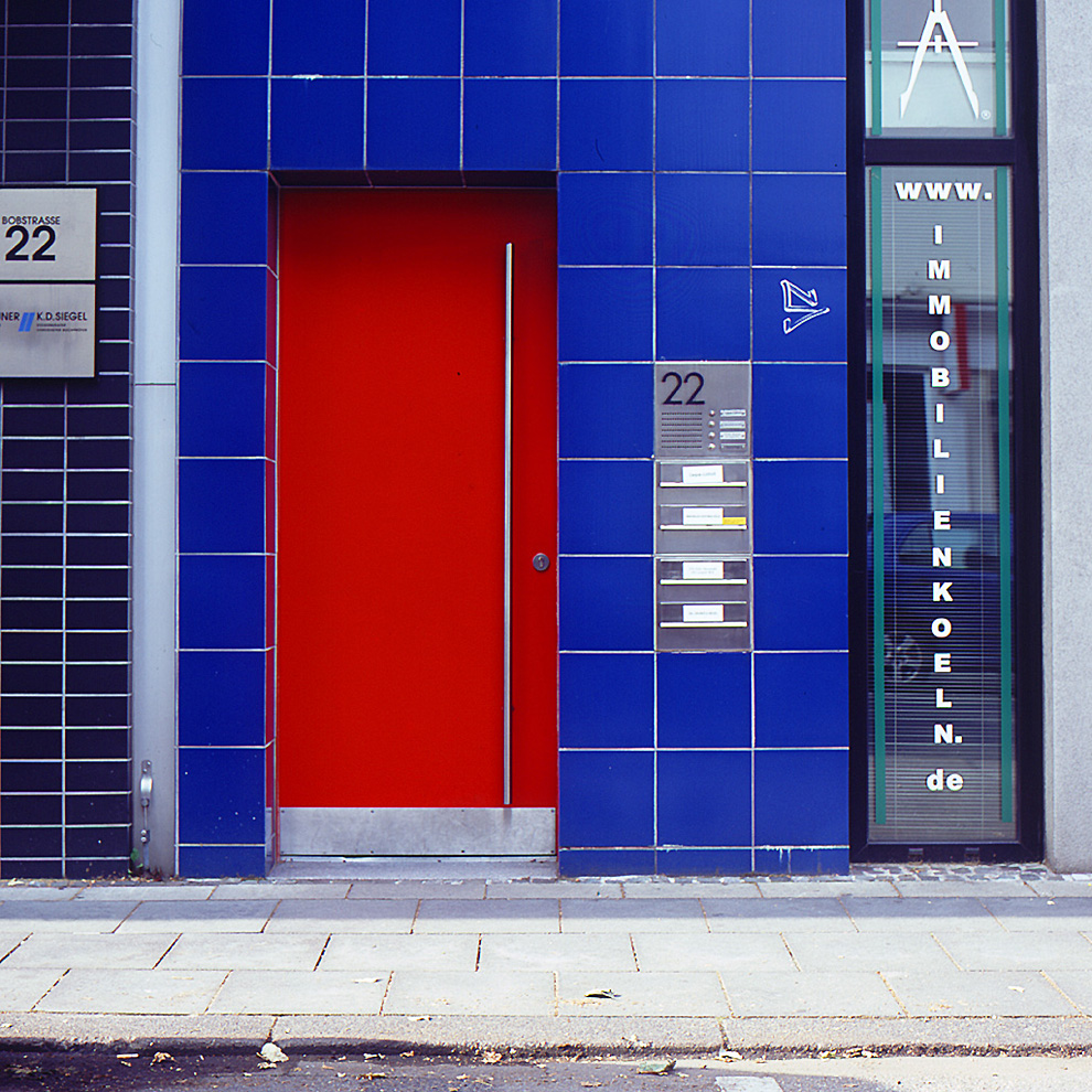 Фотография: Красные двери со всего мира №15 - BigPicture.ru
