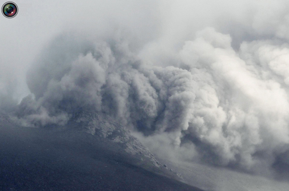 Фотография: Извержение вулкана Синмоэ №13 - BigPicture.ru