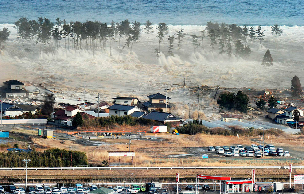 Фотография: Цунами и другие последствия землетрясения в Японии №6 - BigPicture.ru