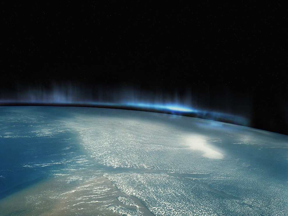 Фотография: Выход в открытый космос: Голубое небо под ногами №6 - BigPicture.ru
