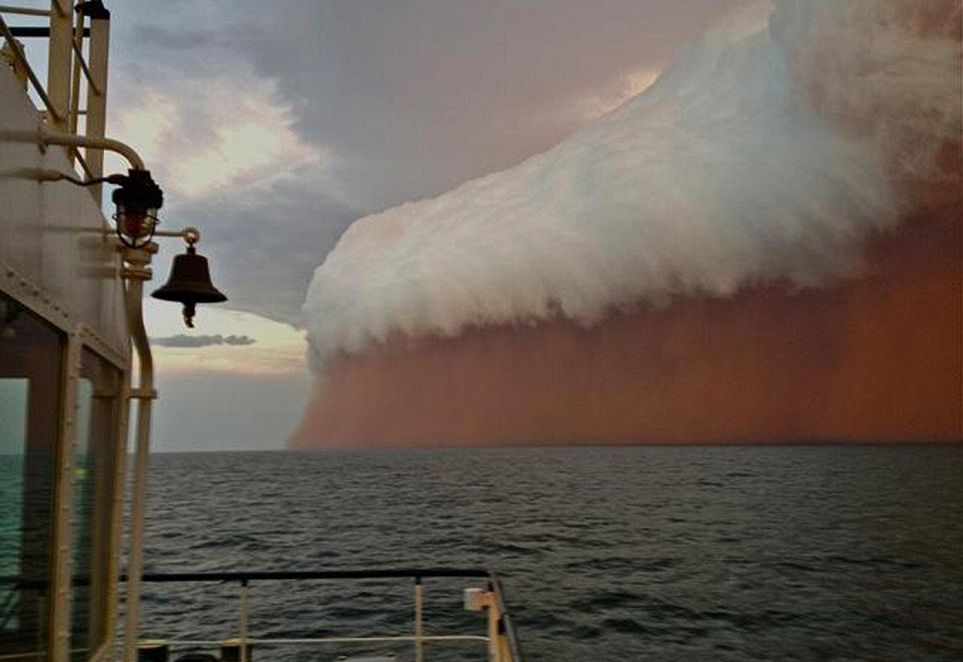 Фотография: Причудливая пыльная буря на западном побережье Австралии №3 - BigPicture.ru