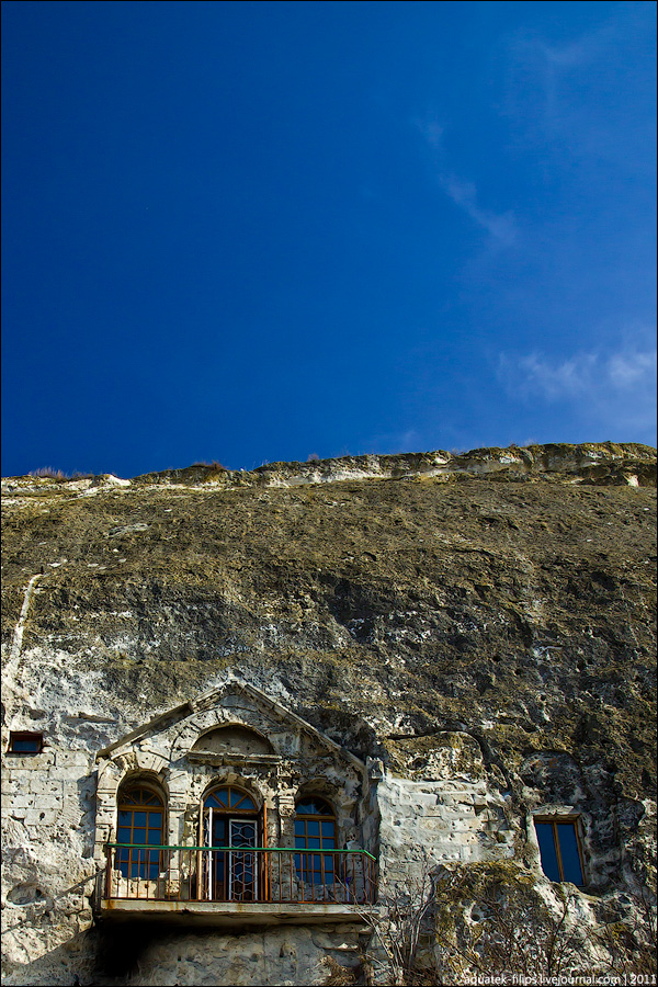 Фотография: Свято-Клементьевский монастырь: обитель в скале №5 - BigPicture.ru