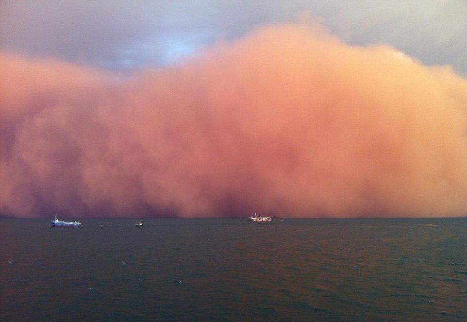 Фотография: Причудливая пыльная буря на западном побережье Австралии №4 - BigPicture.ru