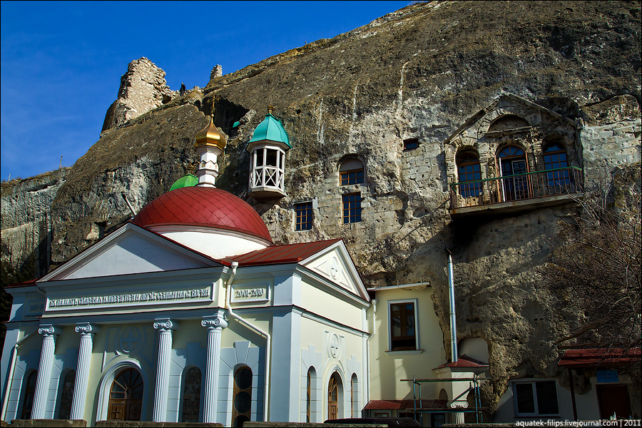 Фотография: Свято-Клементьевский монастырь: обитель в скале №2 - BigPicture.ru