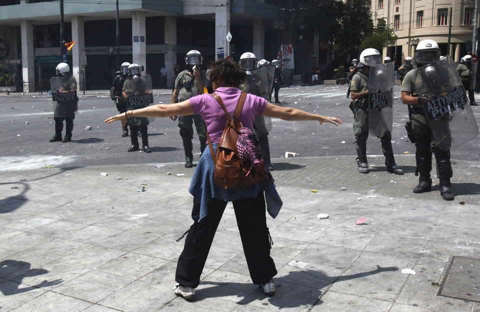 Фотография: В Греции - новые столкновения демонстрантов с полицией №13 - BigPicture.ru