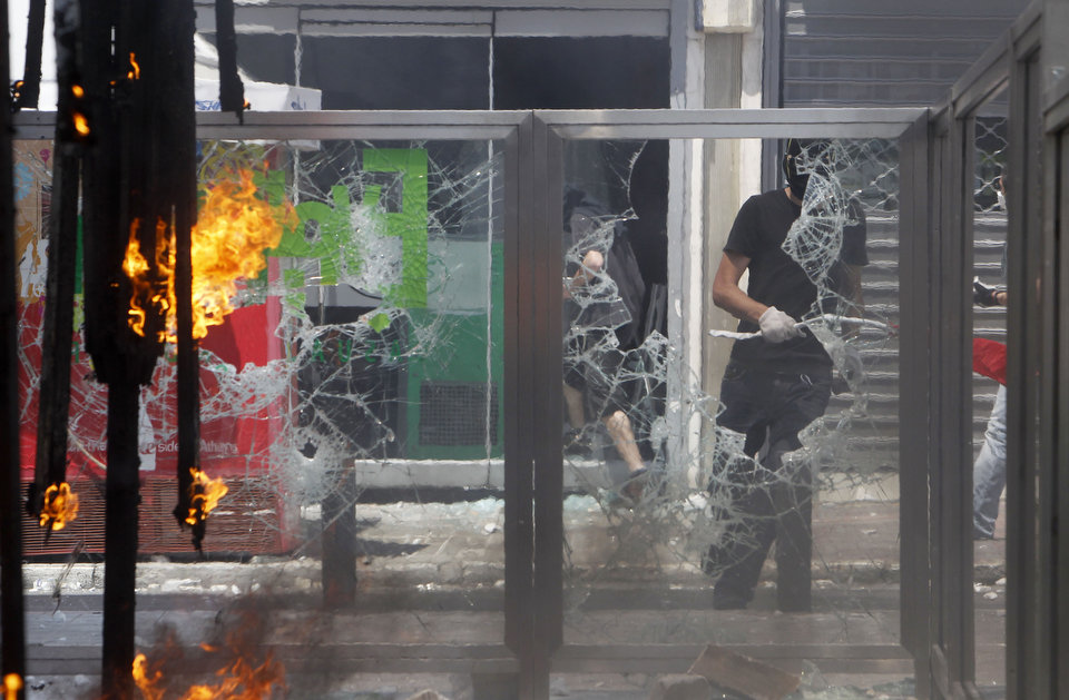 Фотография: В Греции - новые столкновения демонстрантов с полицией №2 - BigPicture.ru