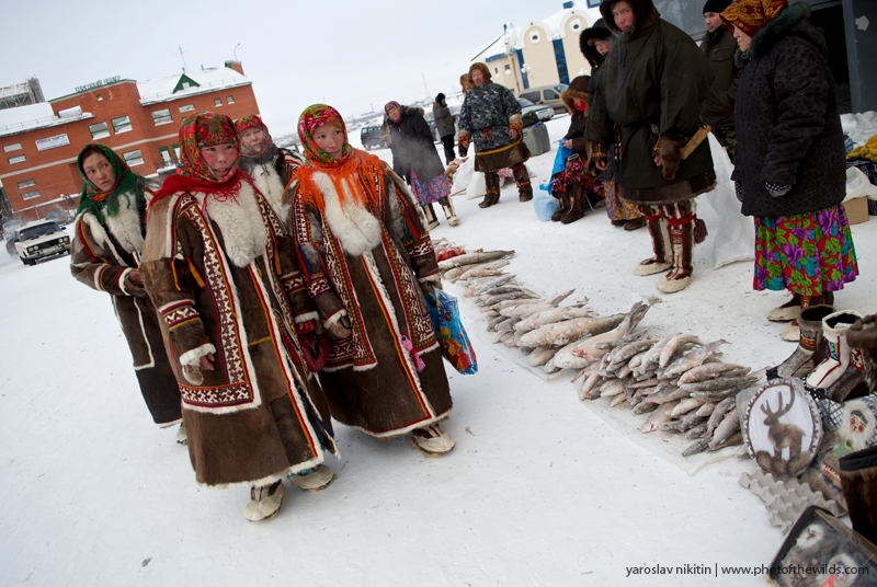 Фотография: Люди из сказок на рынке Салехарда №14 - BigPicture.ru