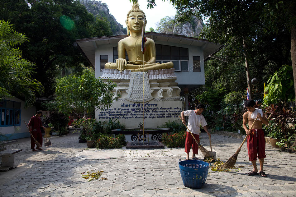 Фотография: Лечение наркозависимых в тайском монастыре №3 - BigPicture.ru