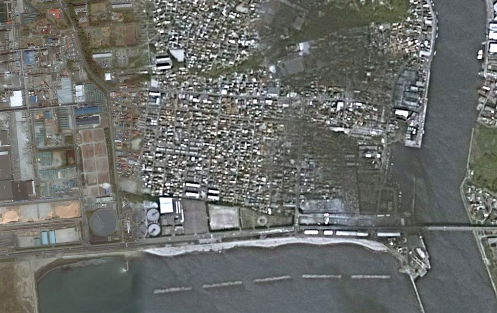 Фотография: Снимки со спутника: До и после землетрясения в Японии №24 - BigPicture.ru