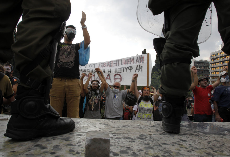 Фотография: В Греции - новые столкновения демонстрантов с полицией №4 - BigPicture.ru